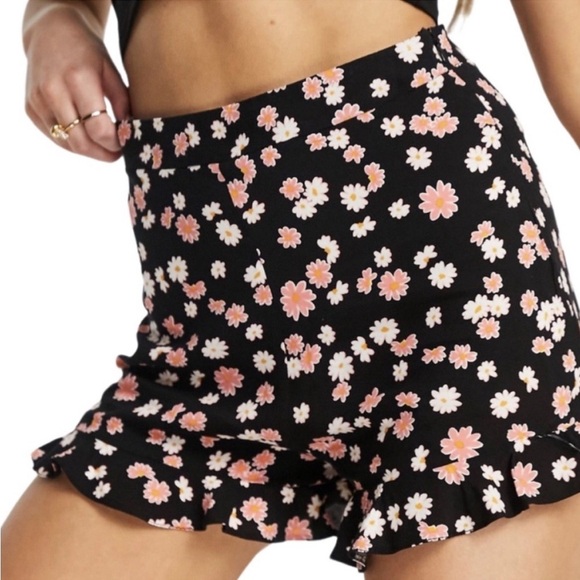 NWT New Look High Waist Ruffle Orange Floral Shorts - Picture 1 of 6
